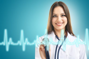 Genç güzel doktor kardiyogram ile