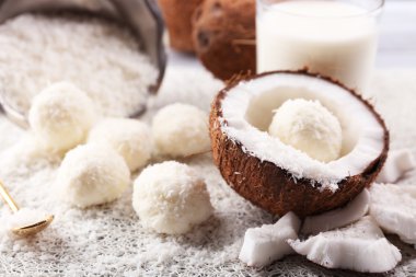 Hindistan cevizi pul ve taze hindistan cevizi