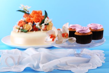 Lezzetli kek standı ve pasta