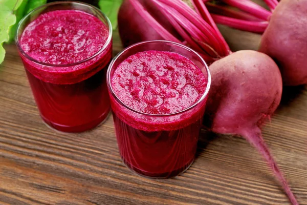 Glasses of beet juice with vegetables — Stock Photo, Image