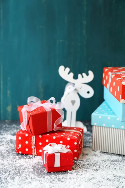 Farbe Weihnachtsgeschenke — Stockfoto