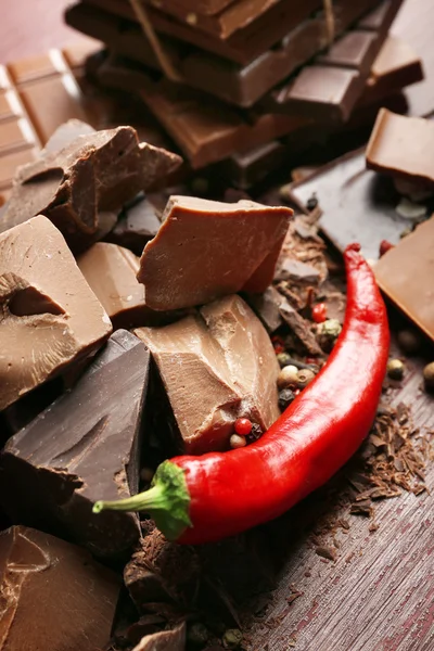 Black chocolate pieces with pepper — Stock Photo, Image