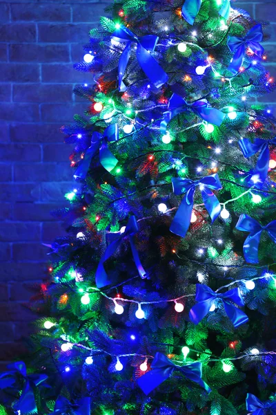 Christmas tree on wall background — Stock Photo, Image