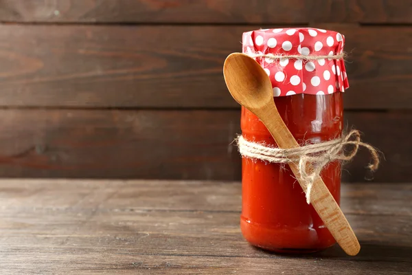Sklenice horké rajčatové omáčky — Stock fotografie