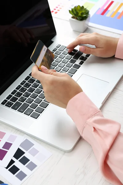 Conceito de compras na Internet — Fotografia de Stock