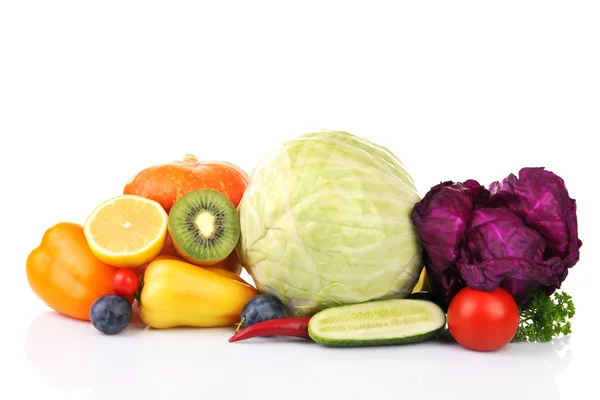 Φρούτα και λαχανικά απομονωμένα σε λευκό — Φωτογραφία Αρχείου