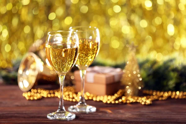 Champagne e addobbi natalizi — Foto Stock