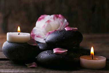 Kompozisyon ahşap arka plan üzerinde rahatlatıcı güzel