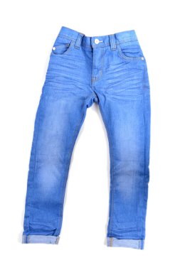 beyaz arkaplanda izole edilmiş mavi kot pantolon