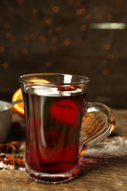 Noel kompozisyon mulled şarap, tarçın ve güveç-pan ahşap tablo