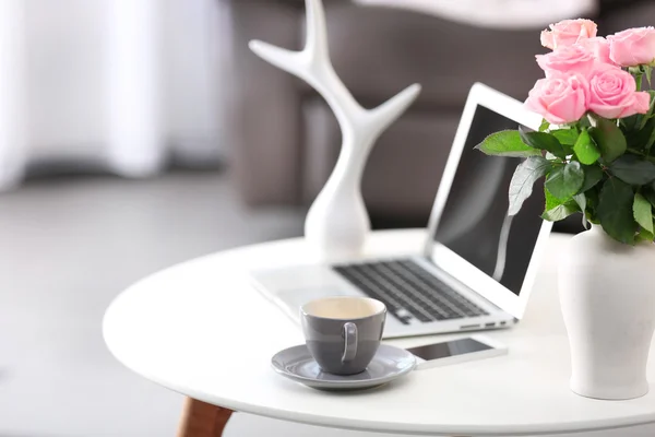 Cómodo lugar de trabajo en casa —  Fotos de Stock