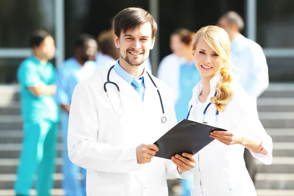 Concept Médical Deux Médecins Avec Stéthoscopes Presse Papiers — Photo