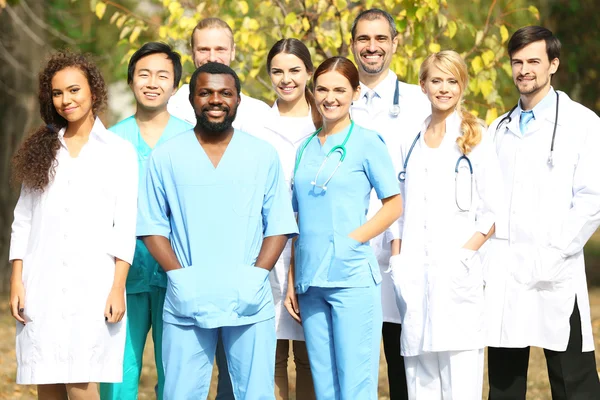 Sorrindo equipe de médicos — Fotografia de Stock