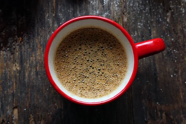 Tasse de café sur fond en bois gros plan — Photo