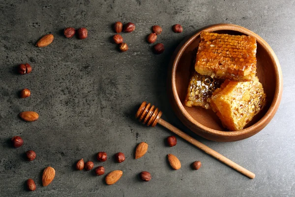 Honeycombs on plate on gray background — Stok Foto