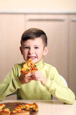 Küçük boy Pizza evde yemek