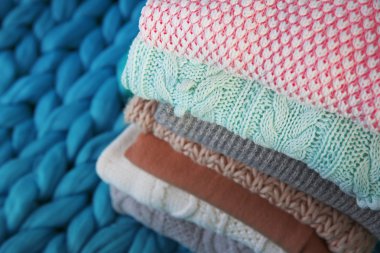 Bir divan örme giyim