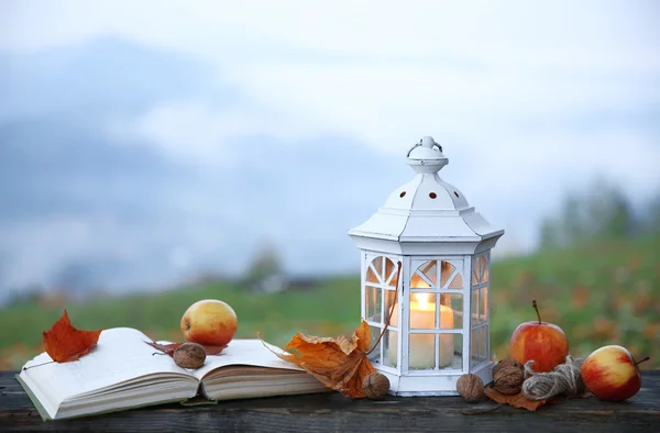 Open book on old wooden bench in mountains — Stock Photo, Image