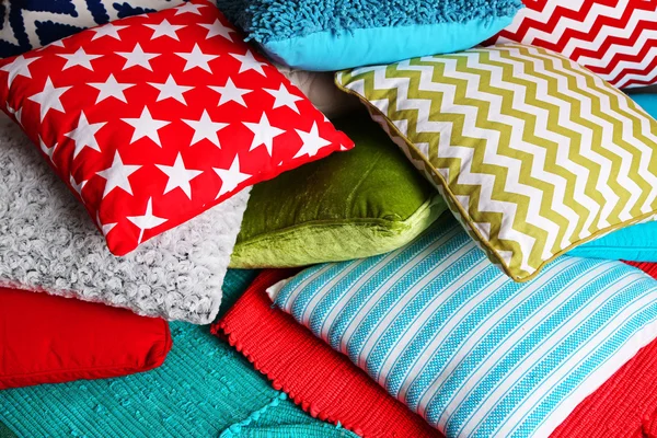 Pila de almohadas multicolores —  Fotos de Stock