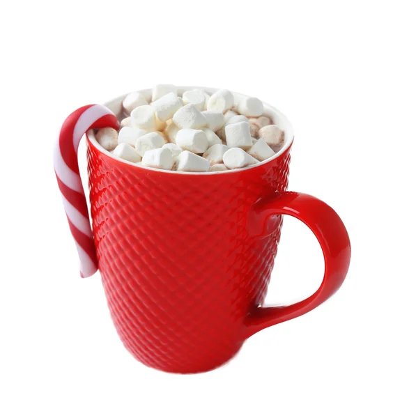 Eine rote Tasse Kakao, Eibisch und Weihnachtsbonbons, isoliert auf weiß — Stockfoto