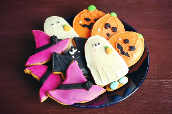 Biscotti di Halloween sul piatto nero — Foto Stock