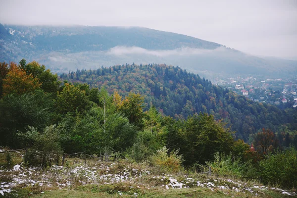 Landscape of village in mountains — Stock Photo, Image