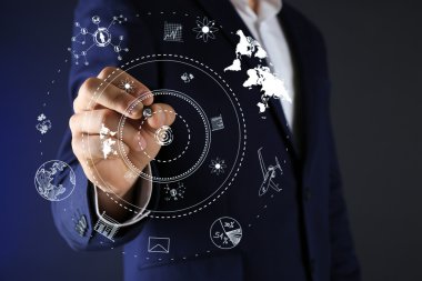 İşadamı itme iş grafiği. 