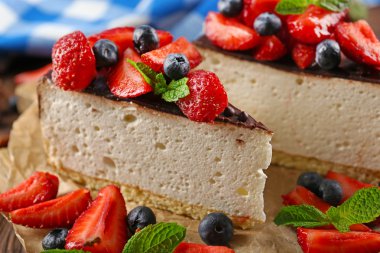 Sofrada böğürtlenli leziz cheesecake.