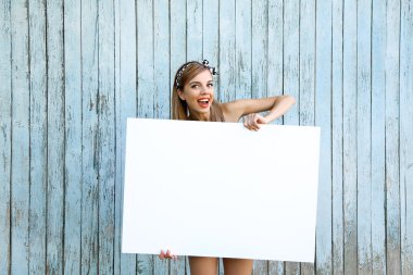 gülümsemek güzel kızla 