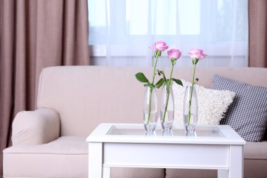 Kanepe ile güzel yastıklar  