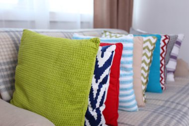 güzel renkli yastıklar