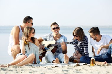 Gençlerle gitar şarkı 