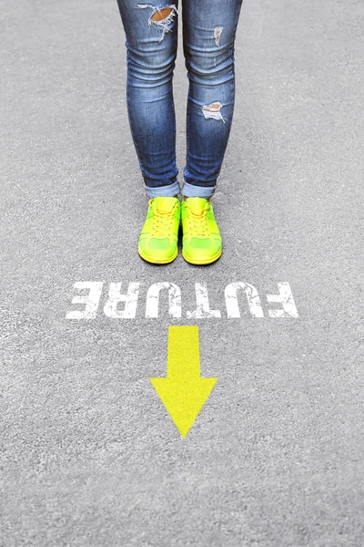 Female feet on road — Stock Photo, Image