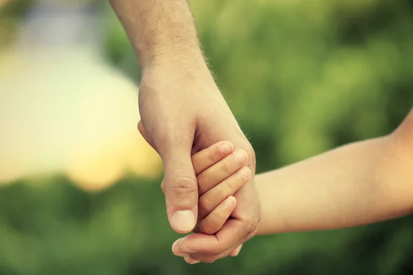 Padre e figlia mani — Foto Stock