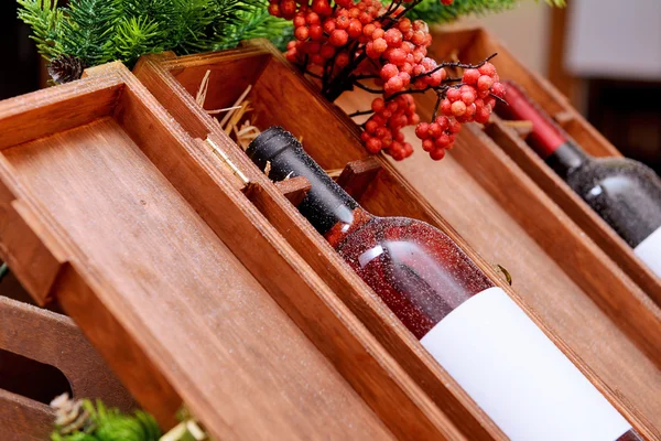 Wine bottles in decorated wooden boxes at the shop — Stock Photo, Image