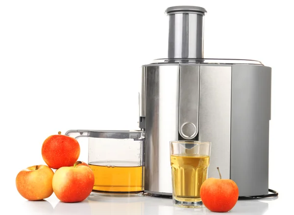 Extractor de jugo inoxidable con manzanas aisladas sobre fondo blanco — Foto de Stock