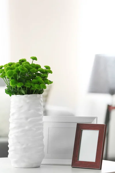 Beautiful green chrysanthemums in vase on table in room — Stock Photo, Image