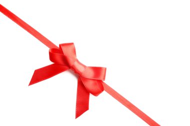 Beyaz üzerine ayrılmış parlak kırmızı kurdele.