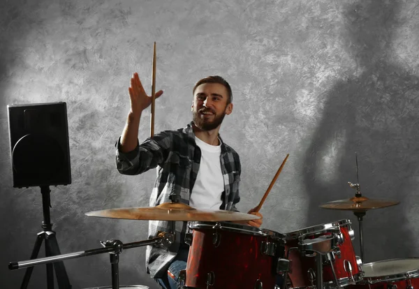 太鼓を演奏する音楽家 — ストック写真