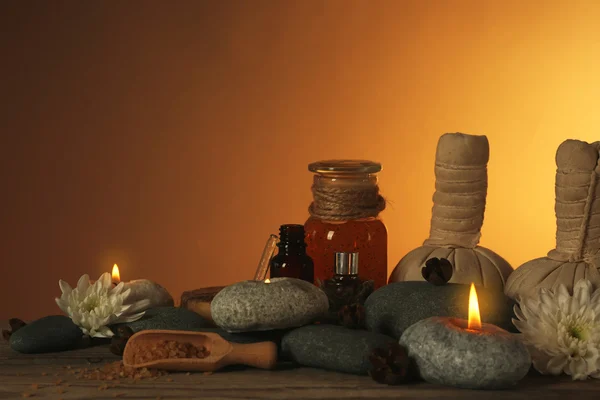 Spa conjunto na mesa de madeira — Fotografia de Stock