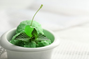 Ev yapımı naneli dondurma 