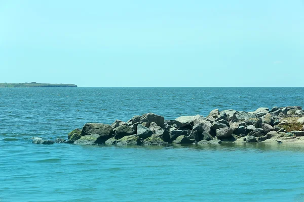 Belo mar e céu azul — Fotografia de Stock