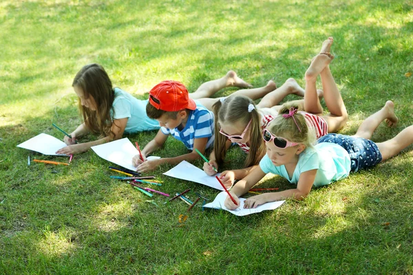 Gelukkige actieve kinderen — Stockfoto