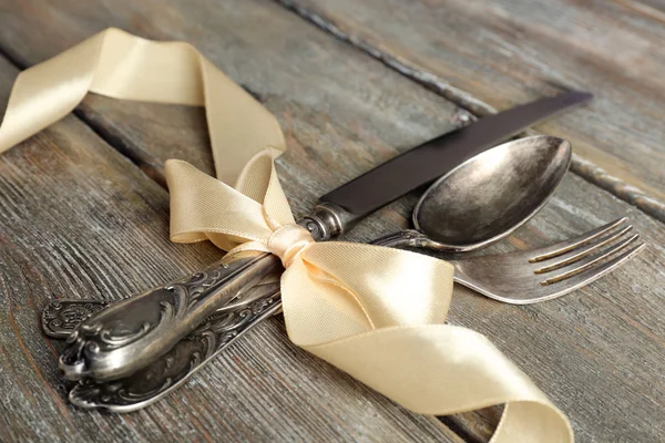 Cutlery tied with ribbon — Stock Photo, Image