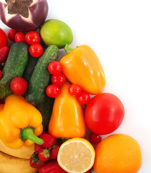 Νωπά φρούτα και λαχανικά απομονωμένα σε λευκό — Φωτογραφία Αρχείου