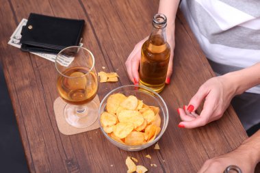 Arkadaş alkollü içecekler