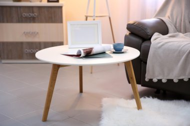 Modern oturma odası iç sehpa, koltuk ve stand