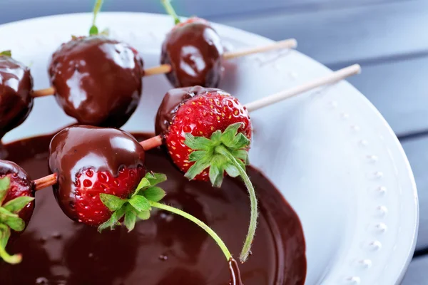 Heerlijke aardbeien in chocolade — Stockfoto