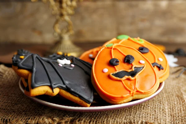 Kreative Halloween-Plätzchen auf Holzgrund — Stockfoto