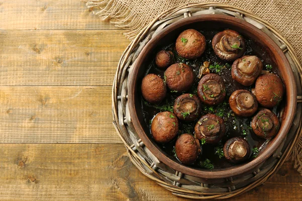 Baked champignons mushrooms with butter, parsley and roasted garlic in brown bowl — Stock Photo, Image